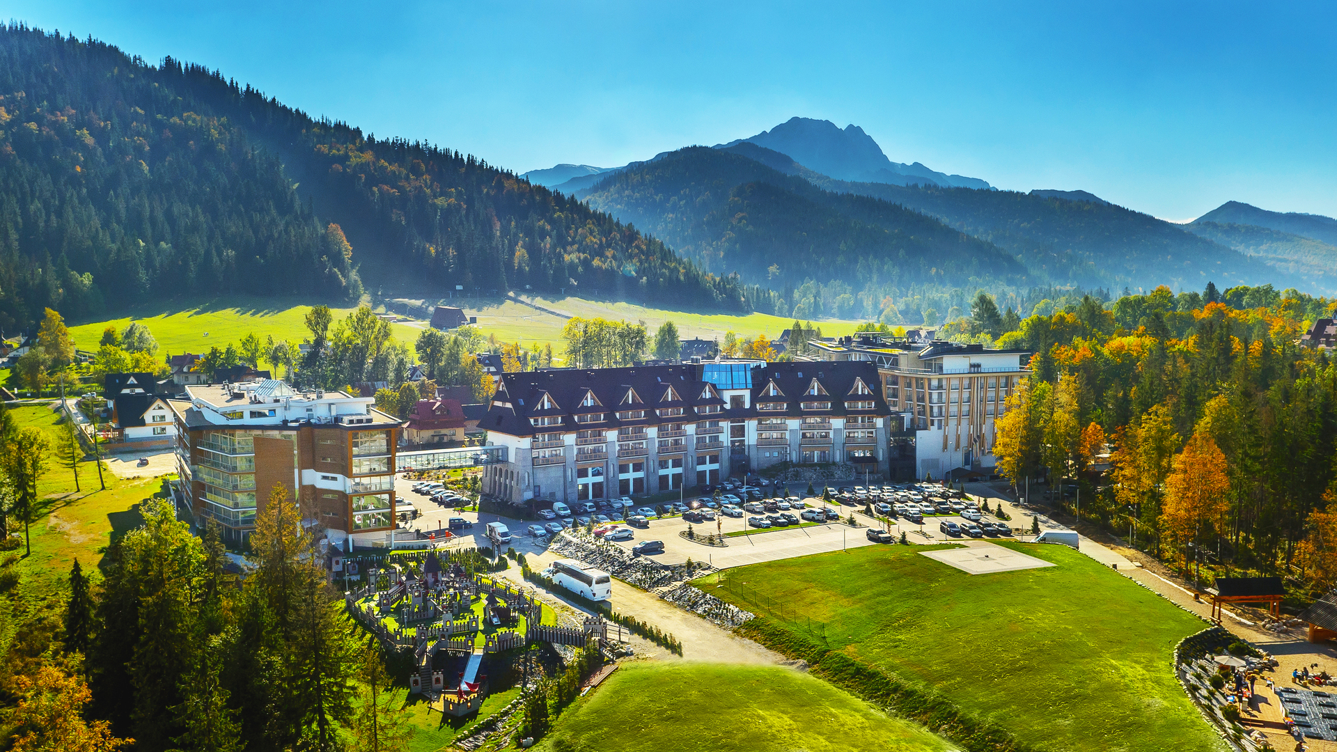 Nosalowy Dwór Rezydencja Zakopane — aerial view of the resort with Tatra mountains