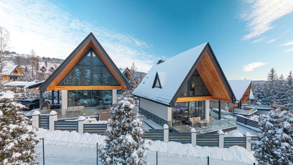 Skyline Luxury Villas Kościelisko — private villa with sauna and Tatra mountain panorama
